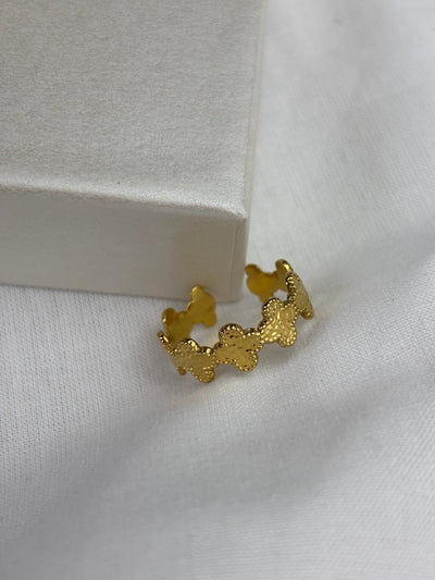 Goldfarbener Clover All Ring mit feinem Kleeblatt-Detail – wasserfest & verstellbar – Clasthetic Schmuck