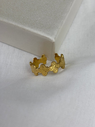 Clover All Ring in Gold – feiner, wasserfester Ring mit Kleeblattmuster – Clasthetic Design